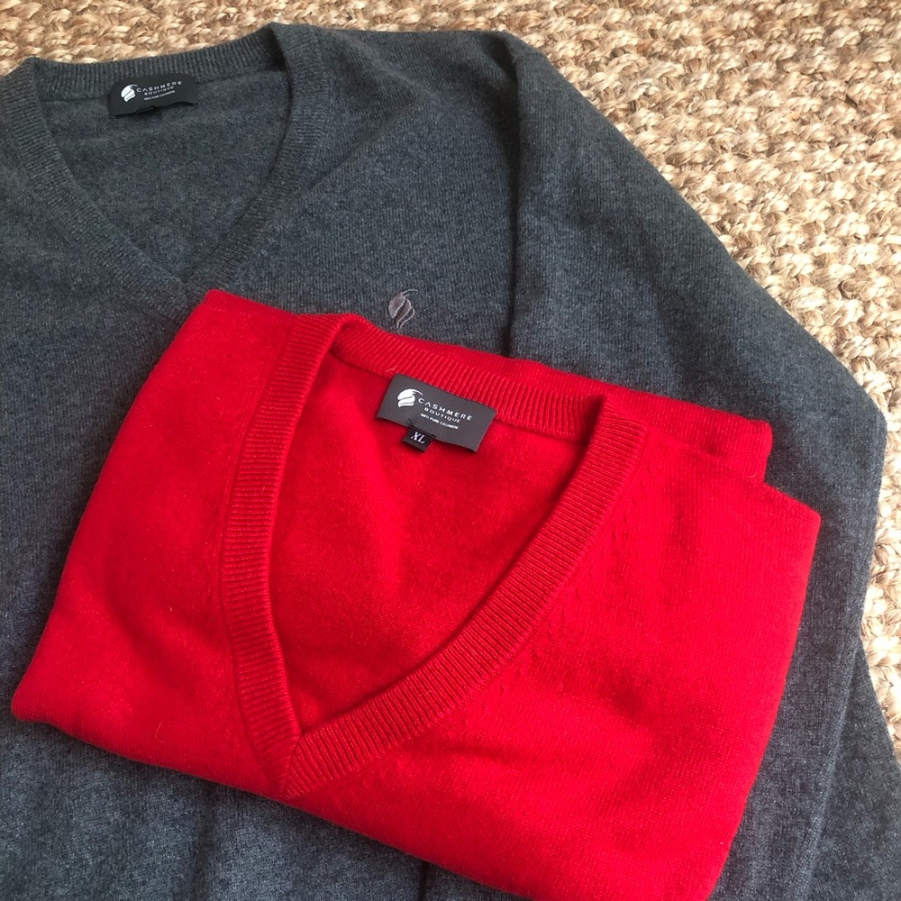 New: Set of Two Cashmere Boutique 100% Cashmere V Neck Sweaters. Size XL